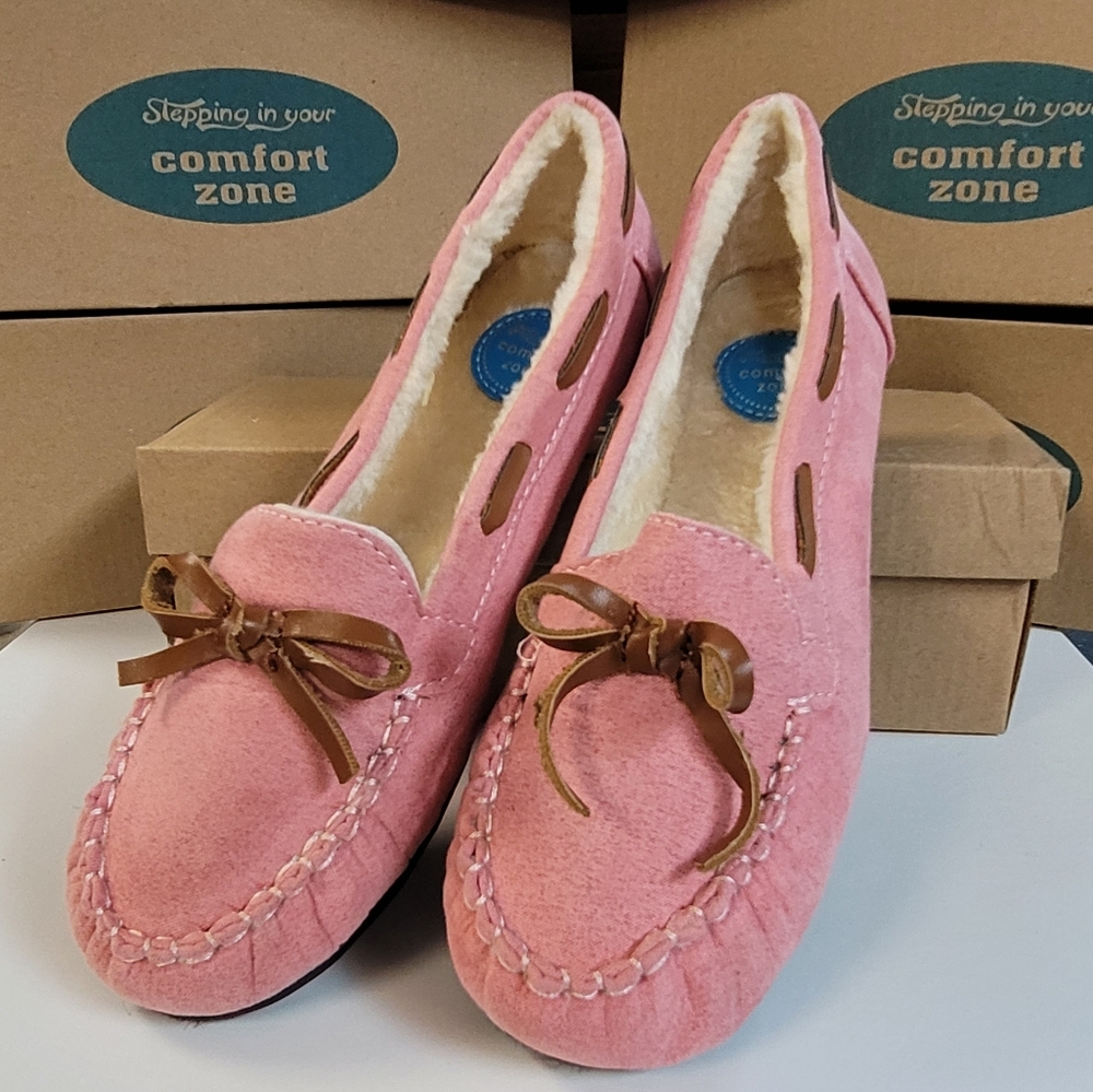 Kids' Pretty Pink Moccasin Slippers – Cozy & Stylish! - Picture 3 of 4